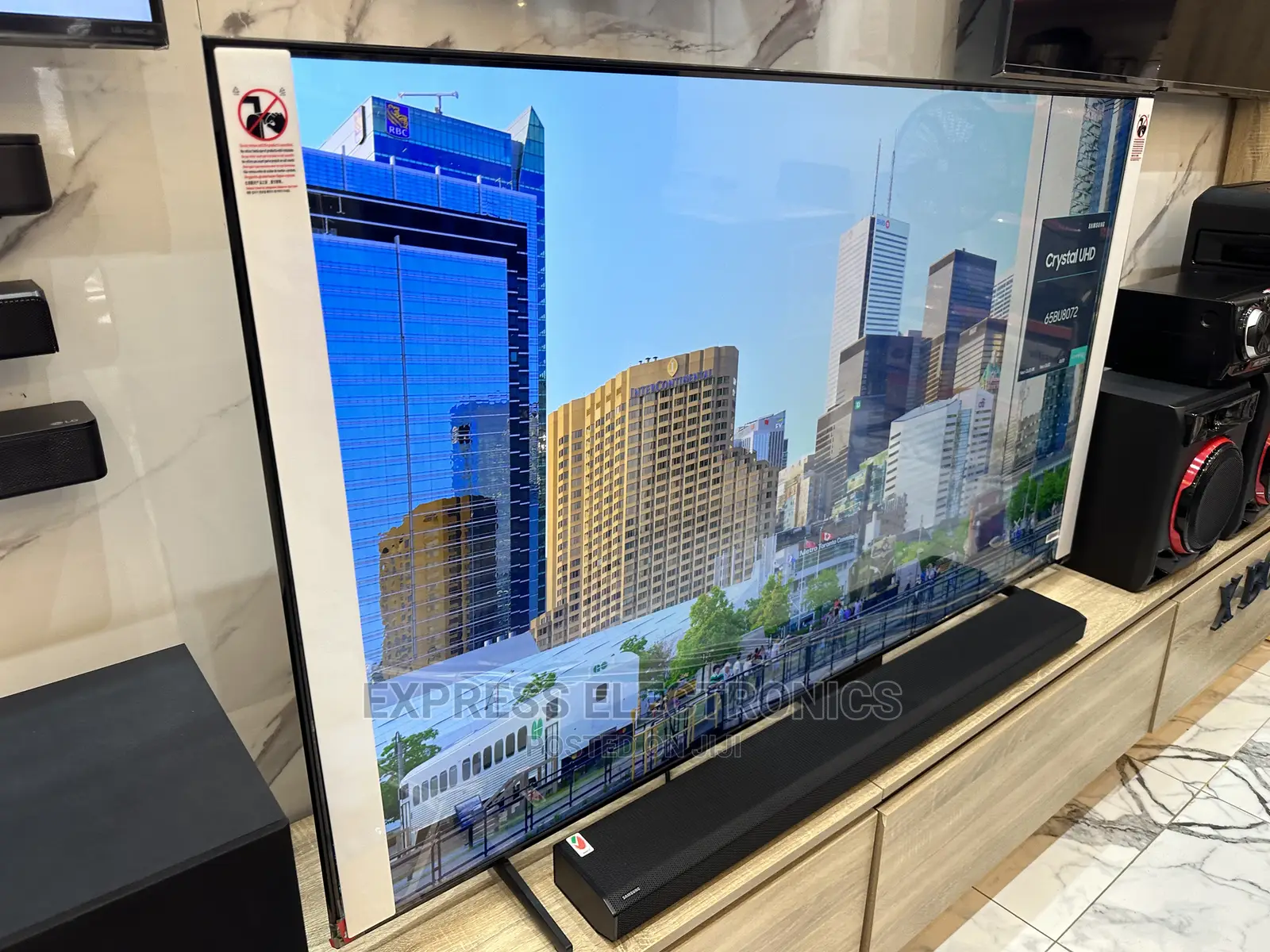 Glossy Slim Samsung Smart 85”Bu8072