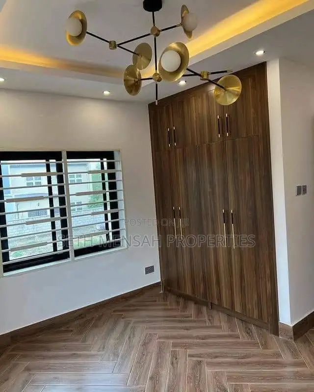 4bdrm Bungalow in Oyarifa for sale