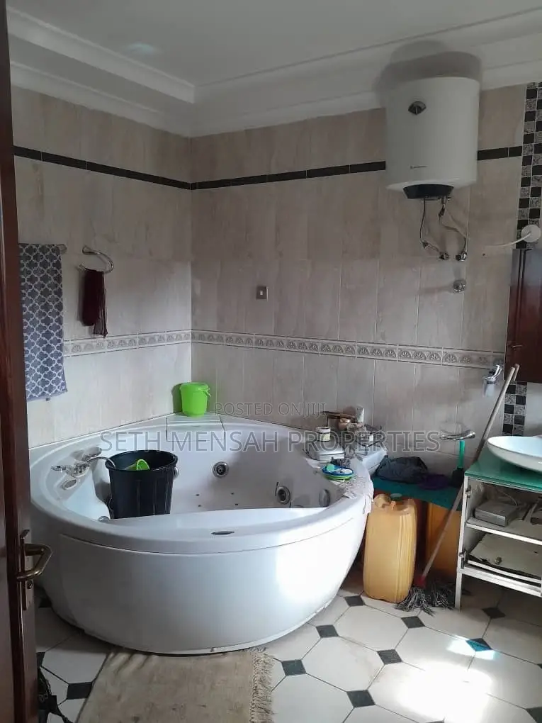 Furnished 6bdrm House in Achimota for sale