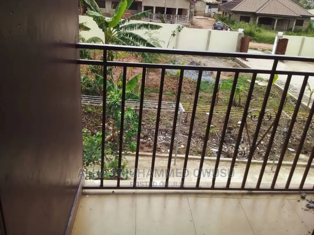 2bdrm Townhouse / Terrace in Pokuase for rent