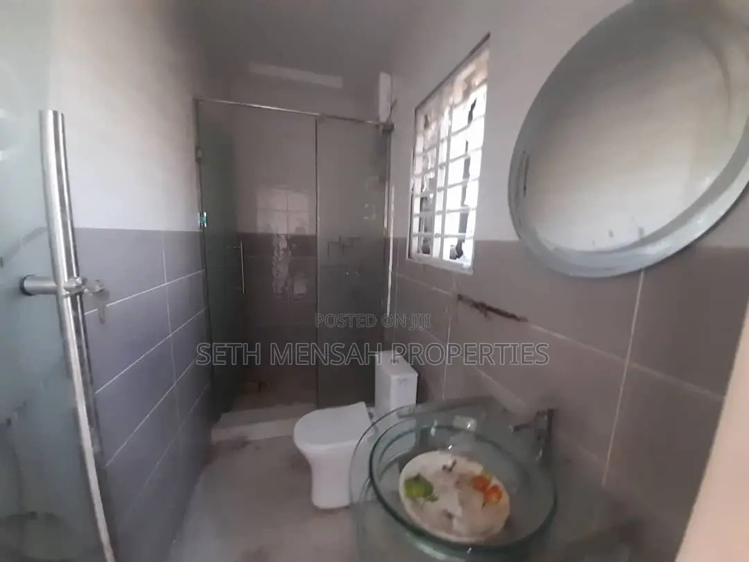 4bdrm House in Achimota for sale