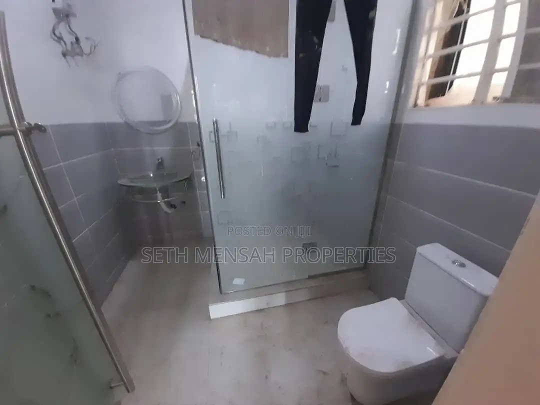 4bdrm House in Achimota for sale