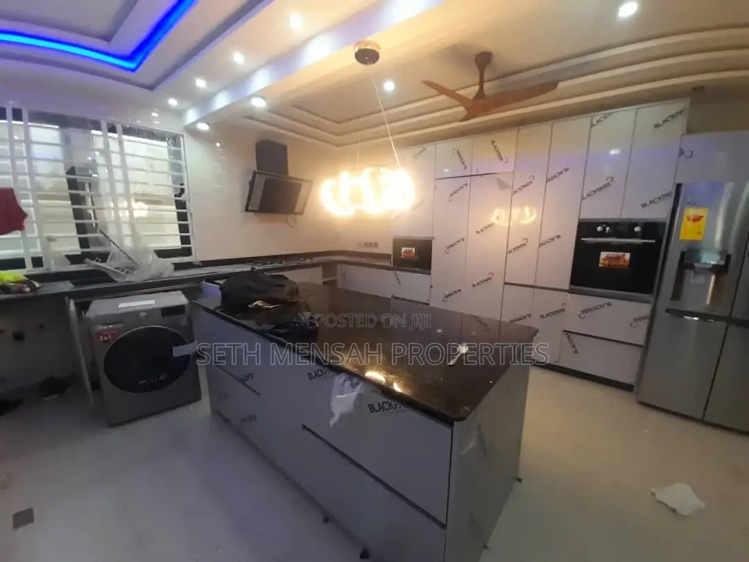 4bdrm House in Achimota for sale