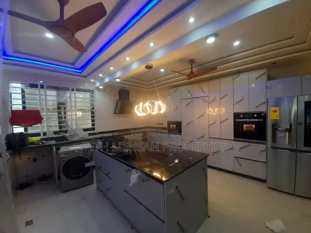 4bdrm House in Achimota for sale
