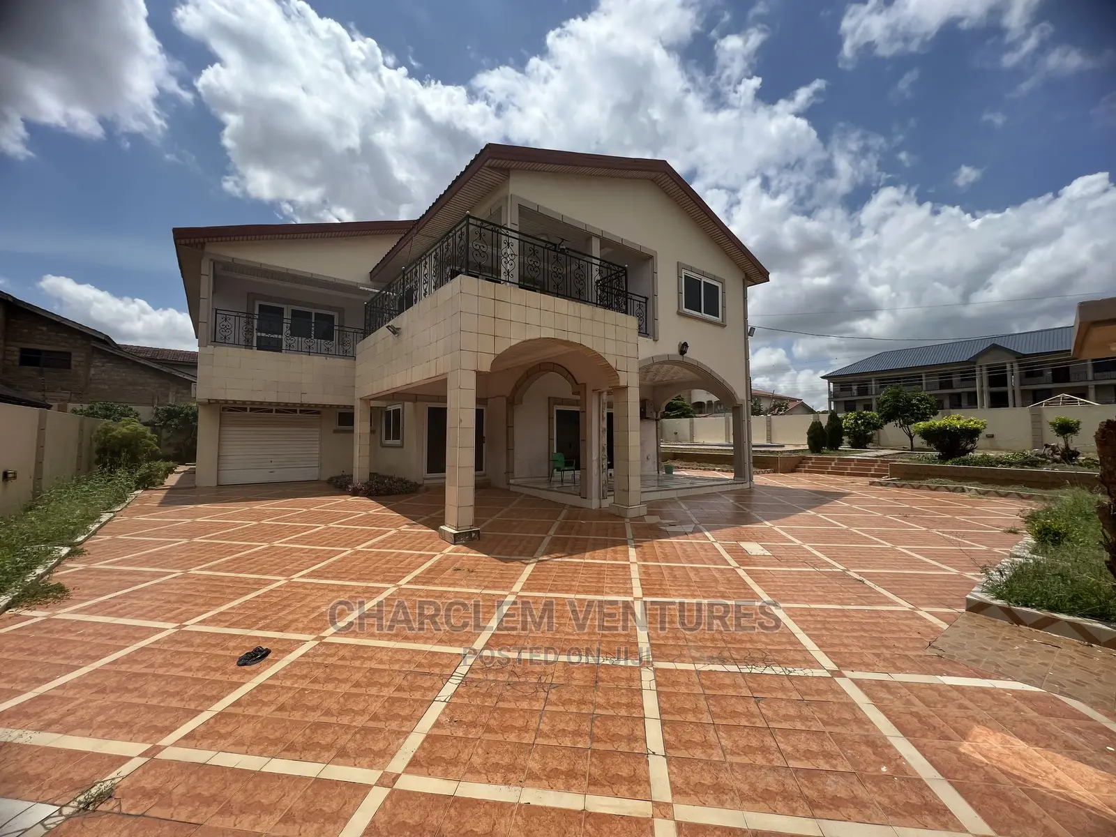 5bdrm House in East Legon for rent