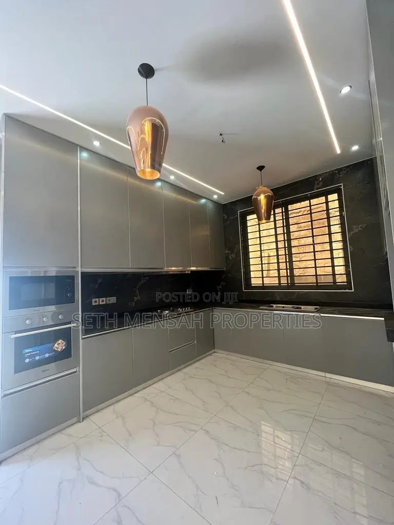 3bdrm House in Skm, Mile 7 for sale