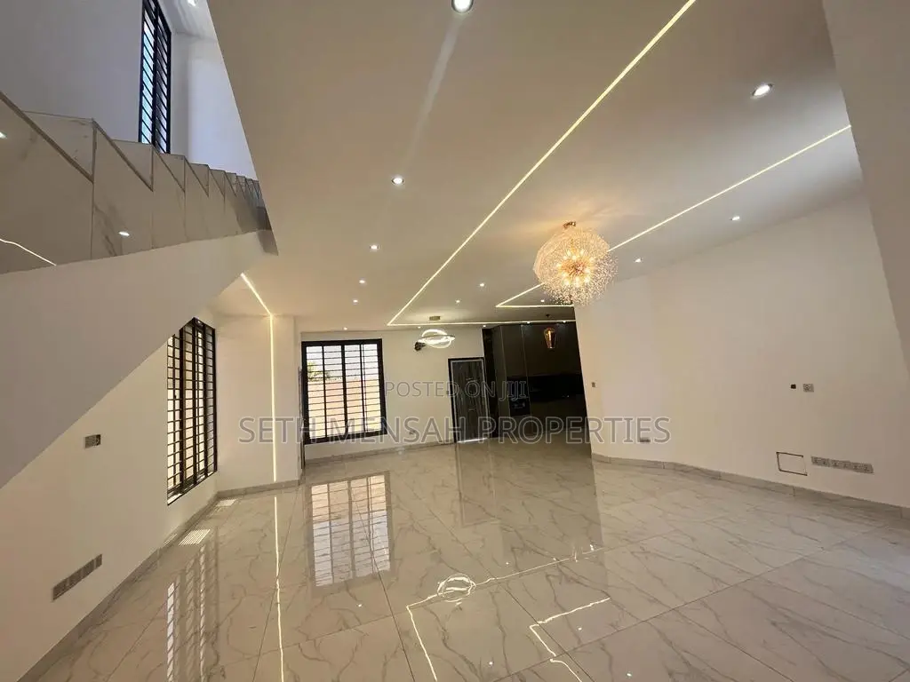 3bdrm House in Skm, Mile 7 for sale