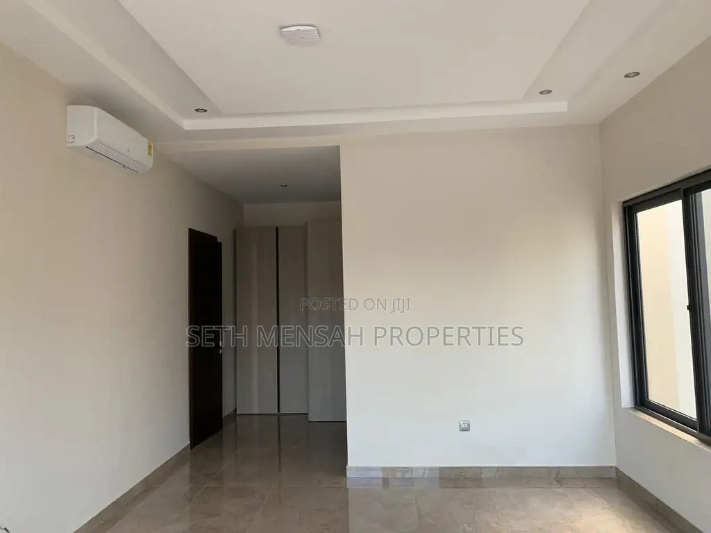 4bdrm Townhouse / Terrace in Skm, Airport Residential Area for rent
