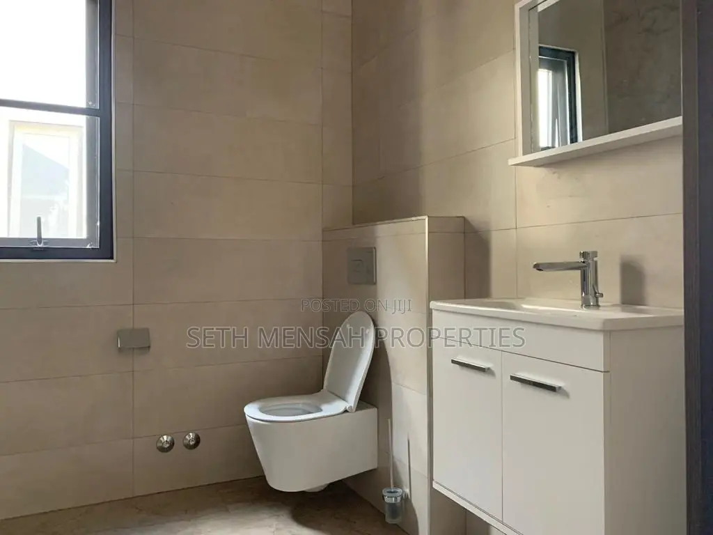4bdrm Townhouse / Terrace in Skm, Airport Residential Area for rent