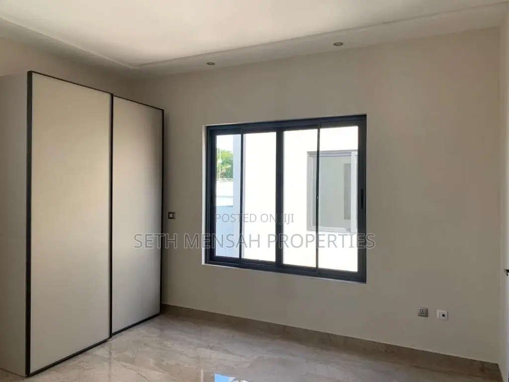 4bdrm Townhouse / Terrace in Skm, Airport Residential Area for rent
