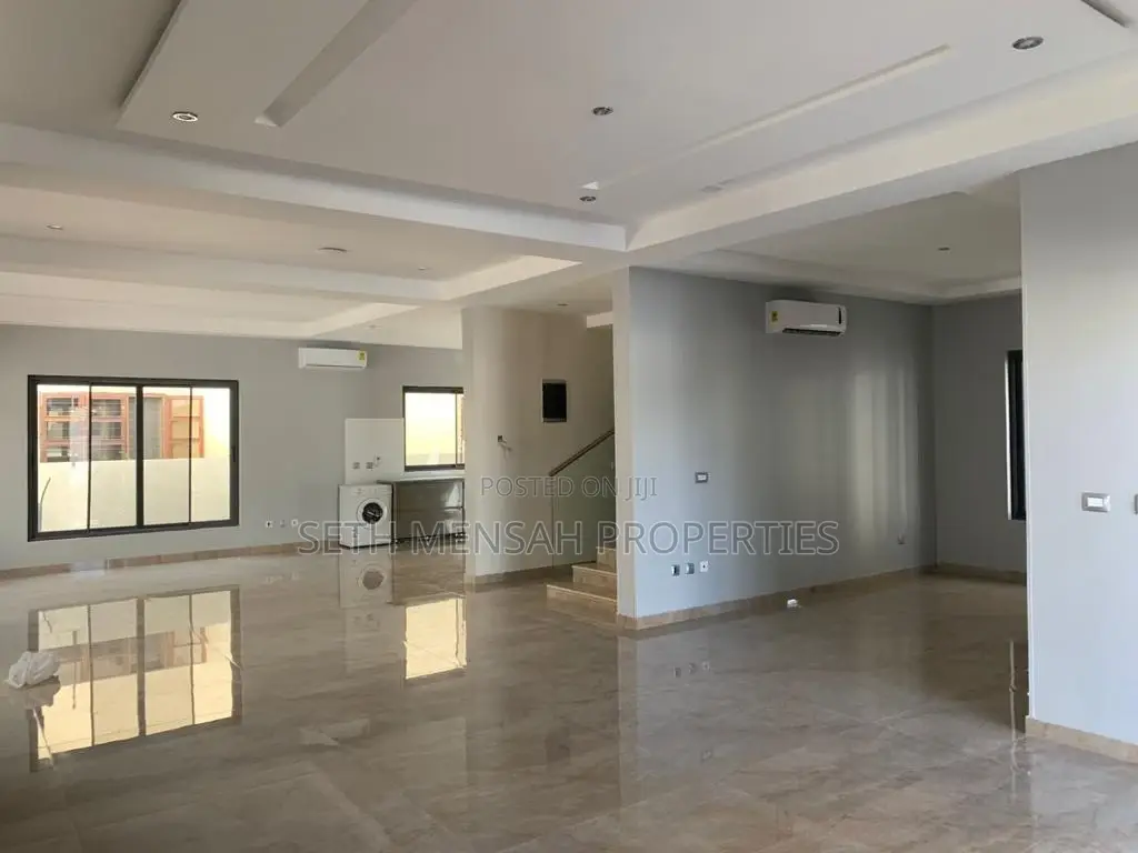 4bdrm Townhouse / Terrace in Skm, Airport Residential Area for rent
