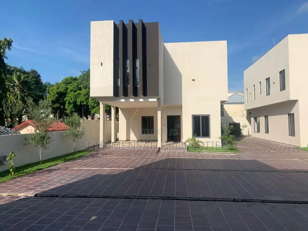 4bdrm Townhouse / Terrace in Skm, Airport Residential Area for rent
