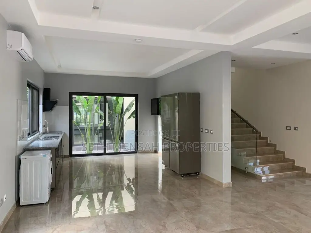 4bdrm Townhouse / Terrace in Skm, Airport Residential Area for rent
