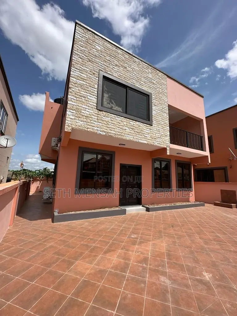 4bdrm Apartment in Skm, Mile 7 for rent