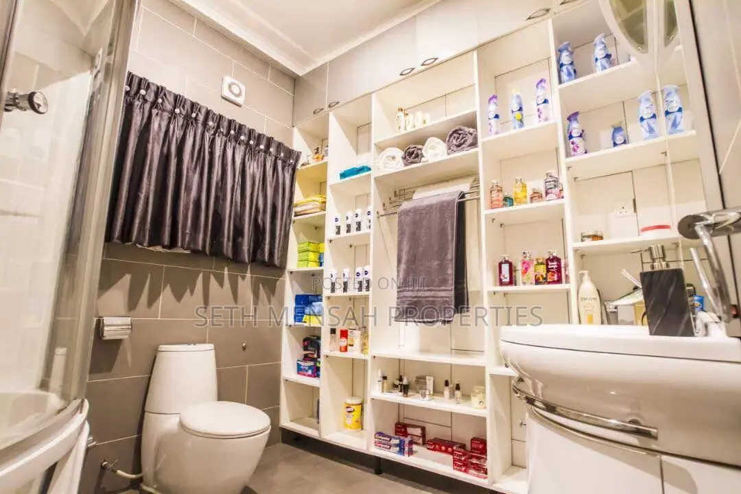 Furnished 5bdrm House in Skm, Adjiriganor for sale