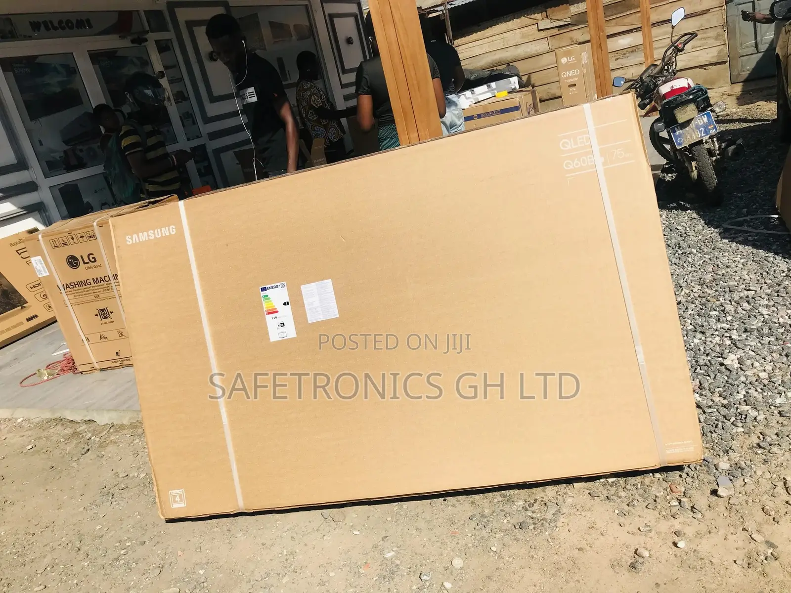 Essential QLED Glossy Samsung Q60B 75 Inches Tv 