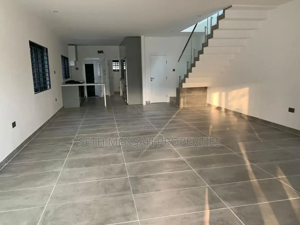 3bdrm House in Skm, Ghana Flag for sale