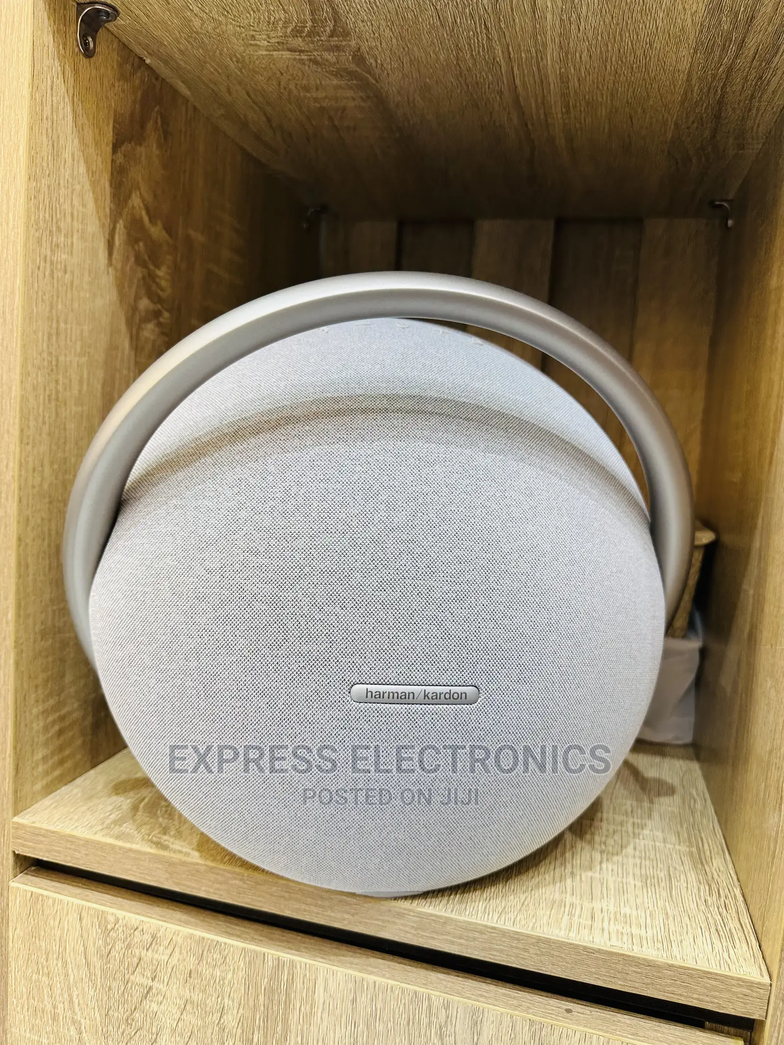 High Quality Sleek Onyx 7 Studio Speaker