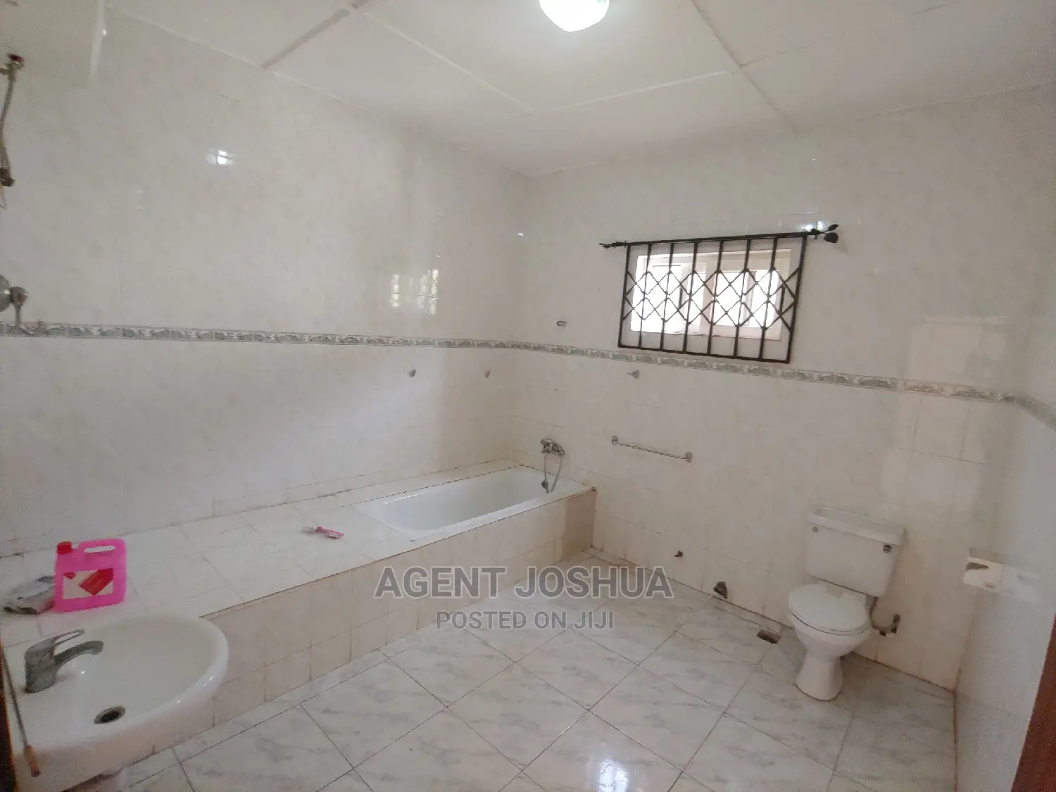 5bdrm House in Manet Court Estate, Spintex for rent