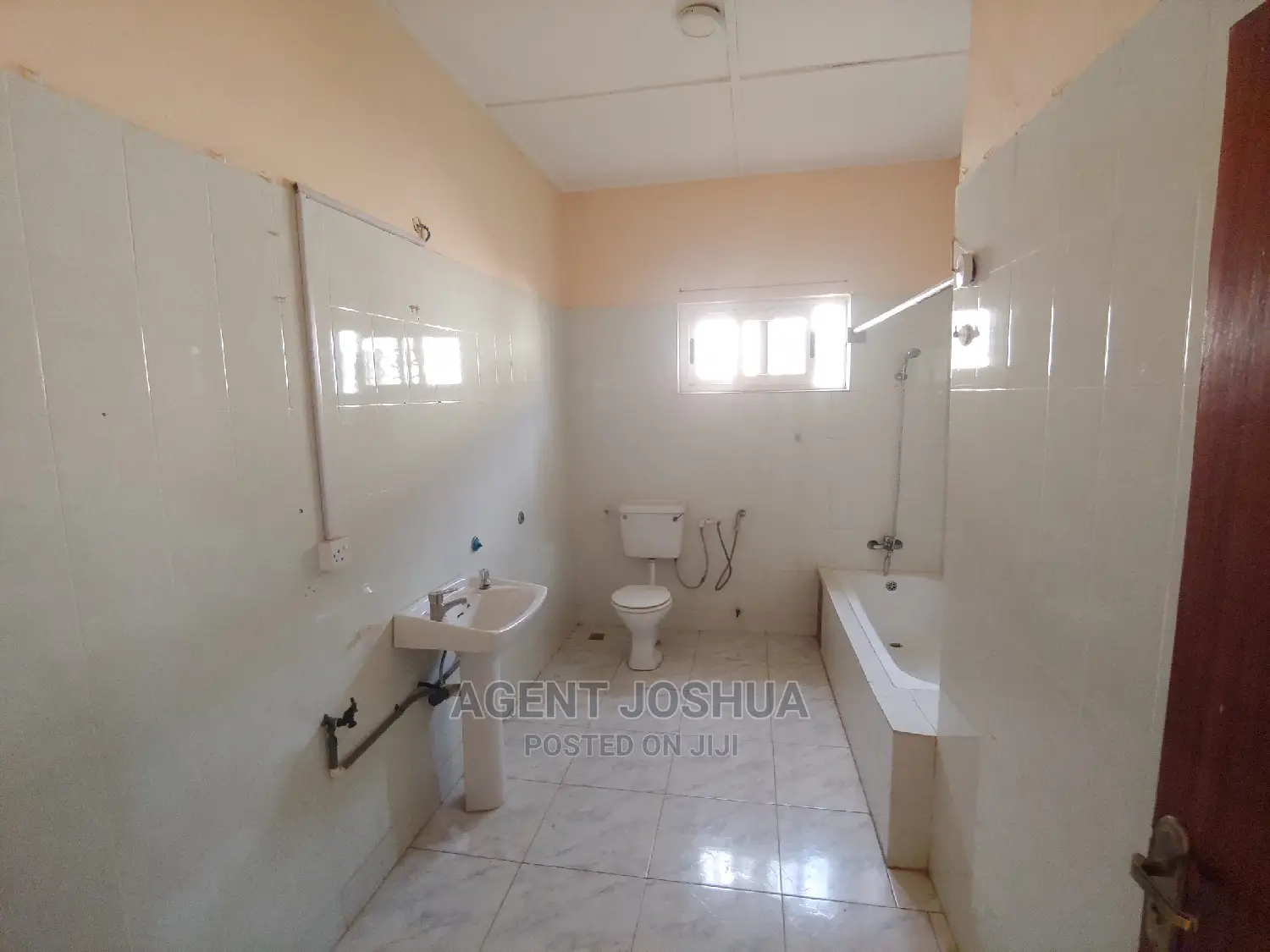 5bdrm House in Manet Court Estate, Spintex for rent