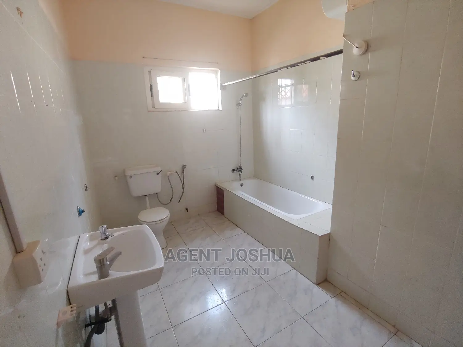 5bdrm House in Manet Court Estate, Spintex for rent