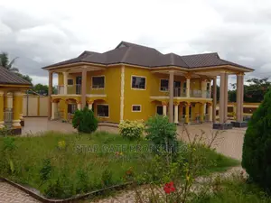 8bdrm House in Star Gate Properties, Kumasi Metropolitan for sale