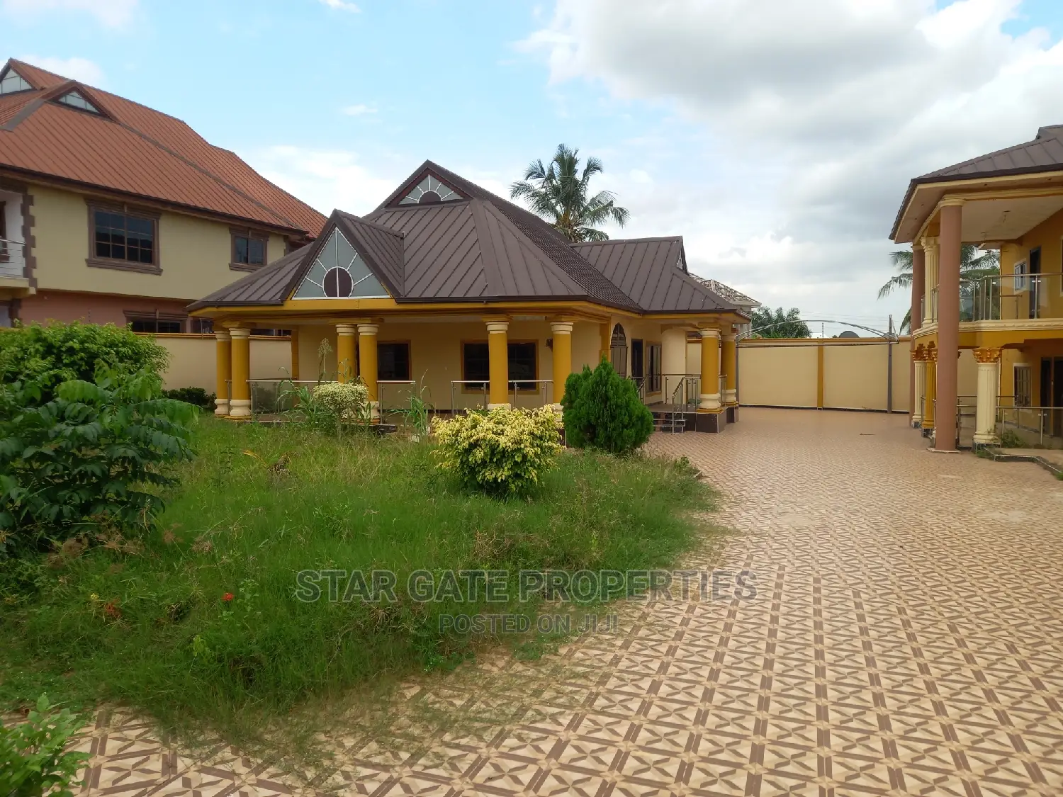 8bdrm House in Star Gate Properties, Kumasi Metropolitan for sale