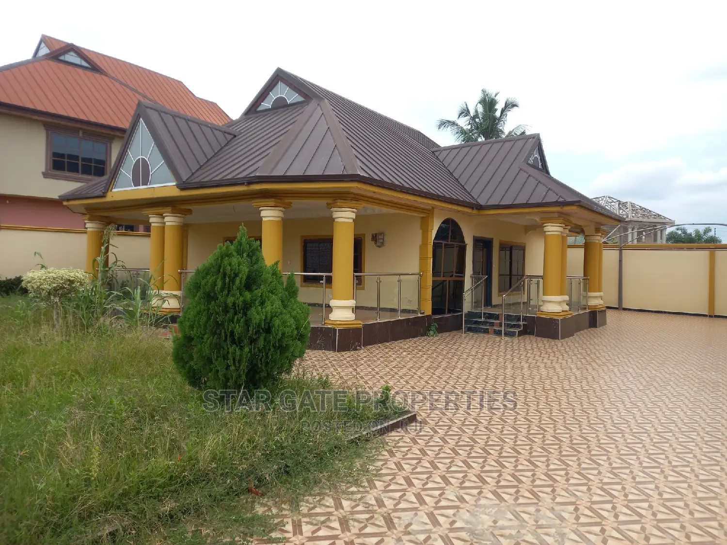 8bdrm House in Star Gate Properties, Kumasi Metropolitan for sale