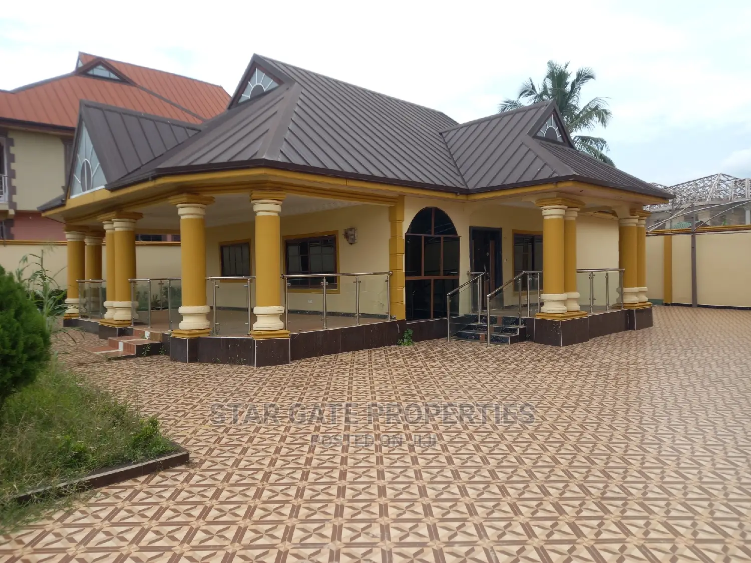 8bdrm House in Star Gate Properties, Kumasi Metropolitan for sale