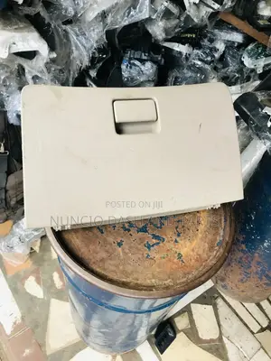 Toyota Corolla 2003-2008 Latterbox