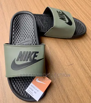 Nike Benassi Slides