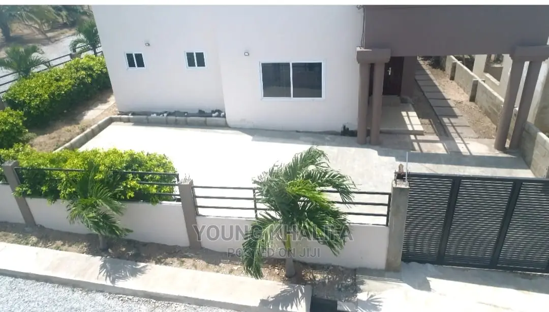 3bdrm House in Ahenfie Estate, Opeikuma for sale