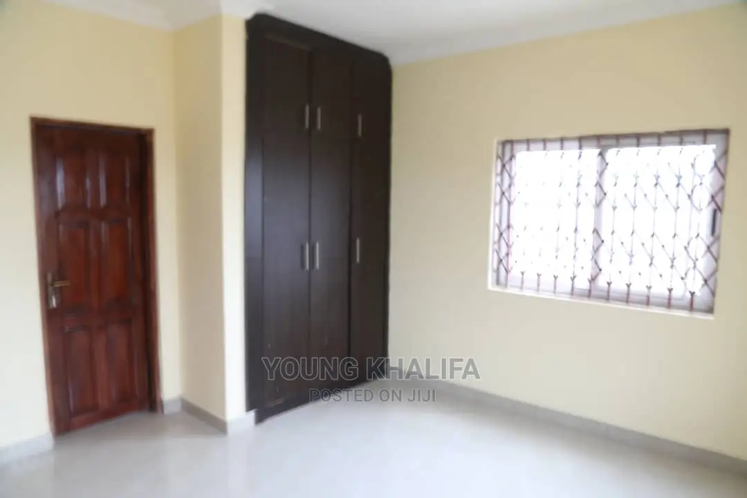 3bdrm House in Ahenfie Estate, Opeikuma for sale
