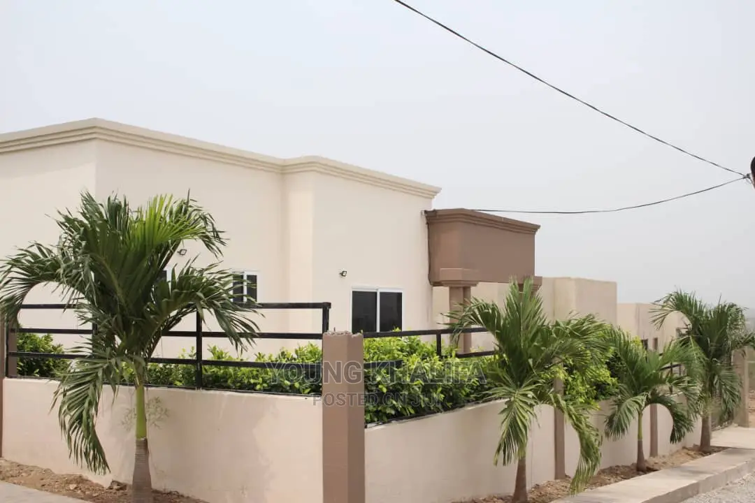 3bdrm House in Ahenfie Estate, Opeikuma for sale
