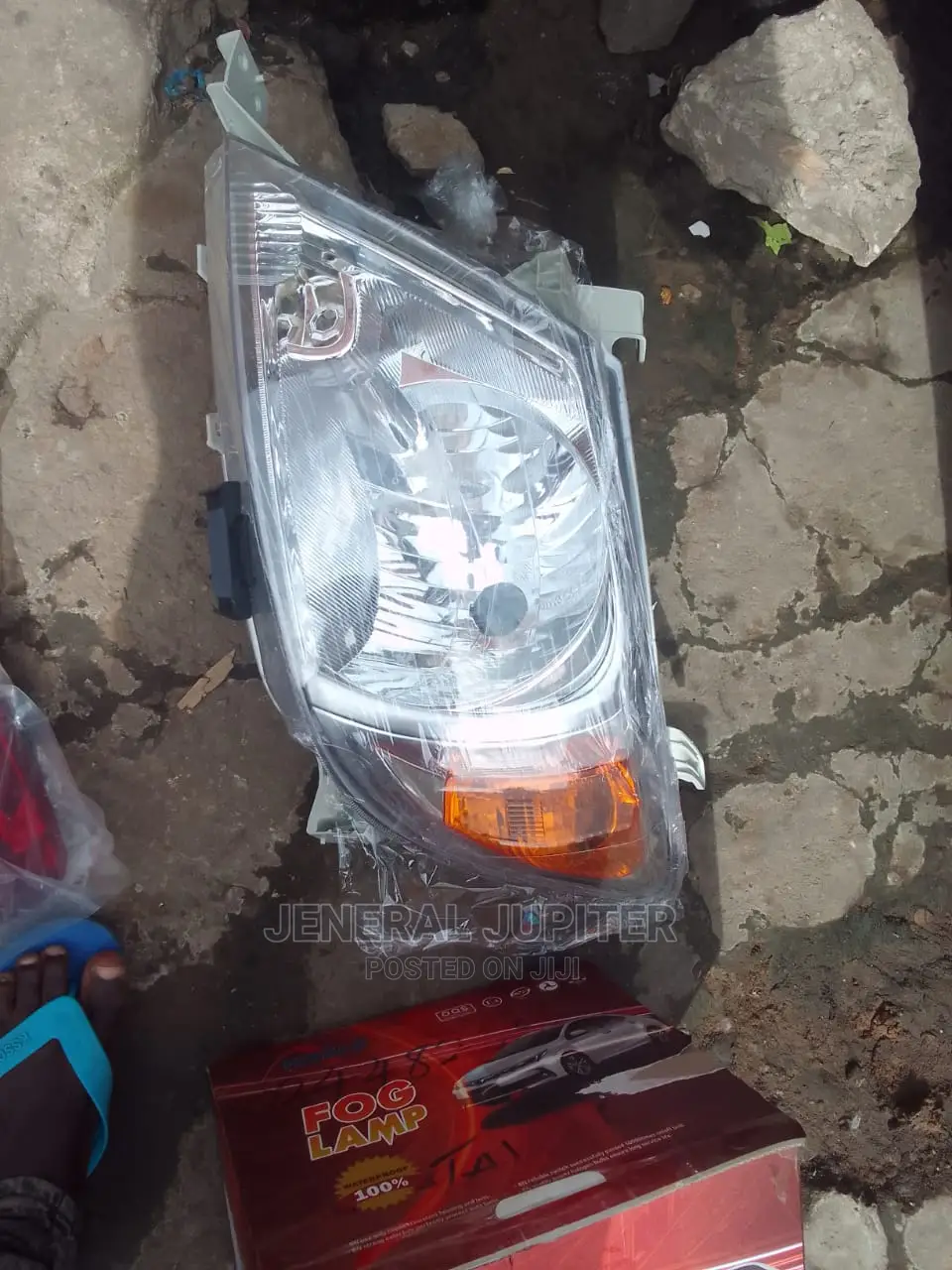 Toyota Hilux 2006/9 Headlight Pair.
