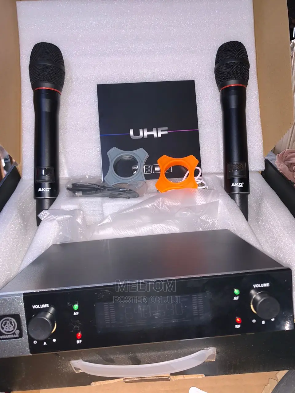 Cordless Microphone (AKG Y200S)