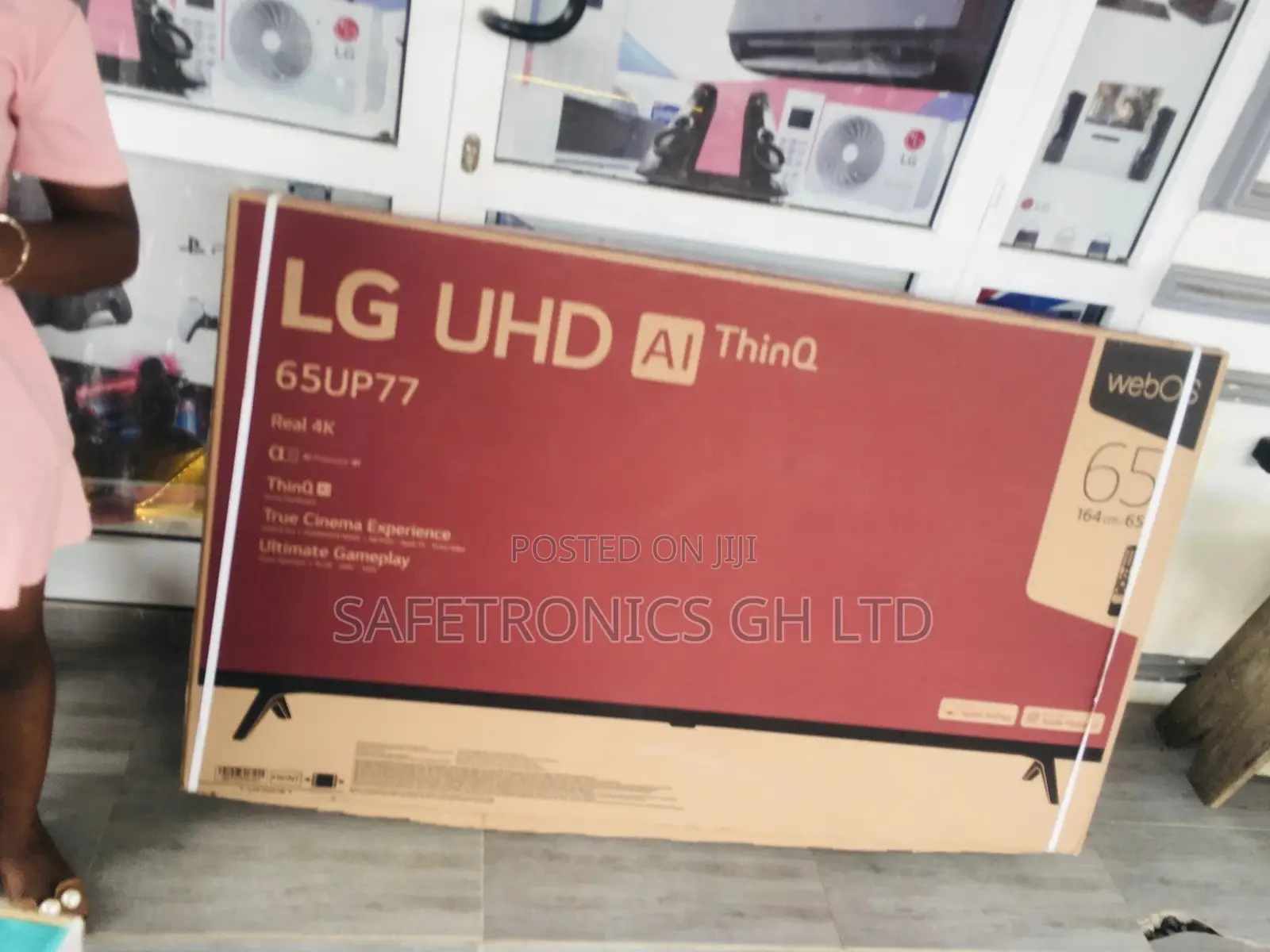 Neat and Quality 65 Inches Glossy UHD LED LG Tv 