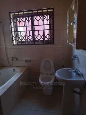 3bdrm Block of Flats in Atasamanso, Kumasi Metropolitan for rent