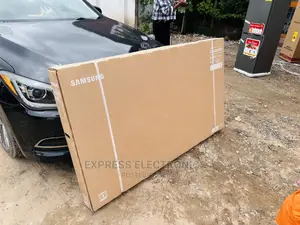 Triluminos UHD Display Smart Samsung 75”Bu8100 Tv