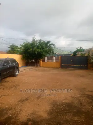 3bdrm House in Self Compound, Oyarifa for rent