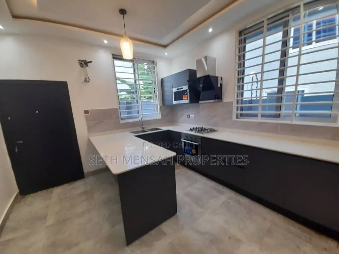 4bdrm House in Oyarifa for sale