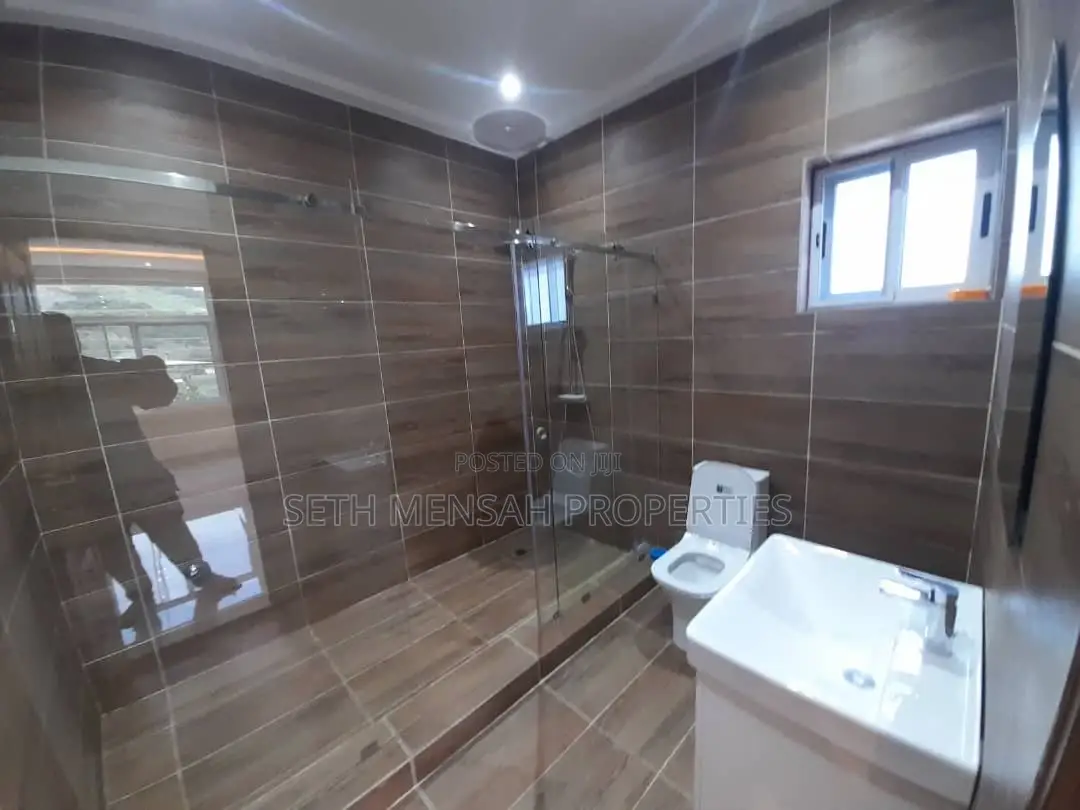 4bdrm House in Oyarifa for sale