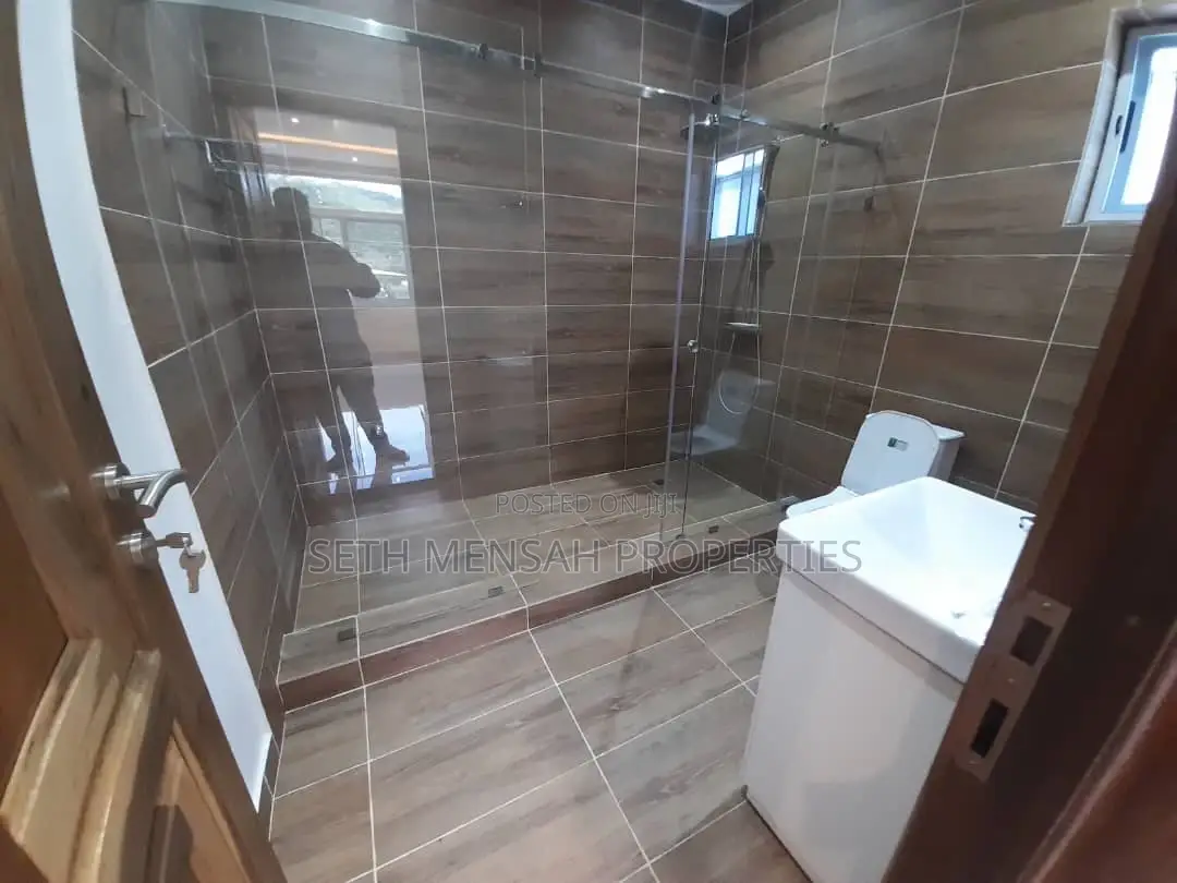 4bdrm House in Oyarifa for sale