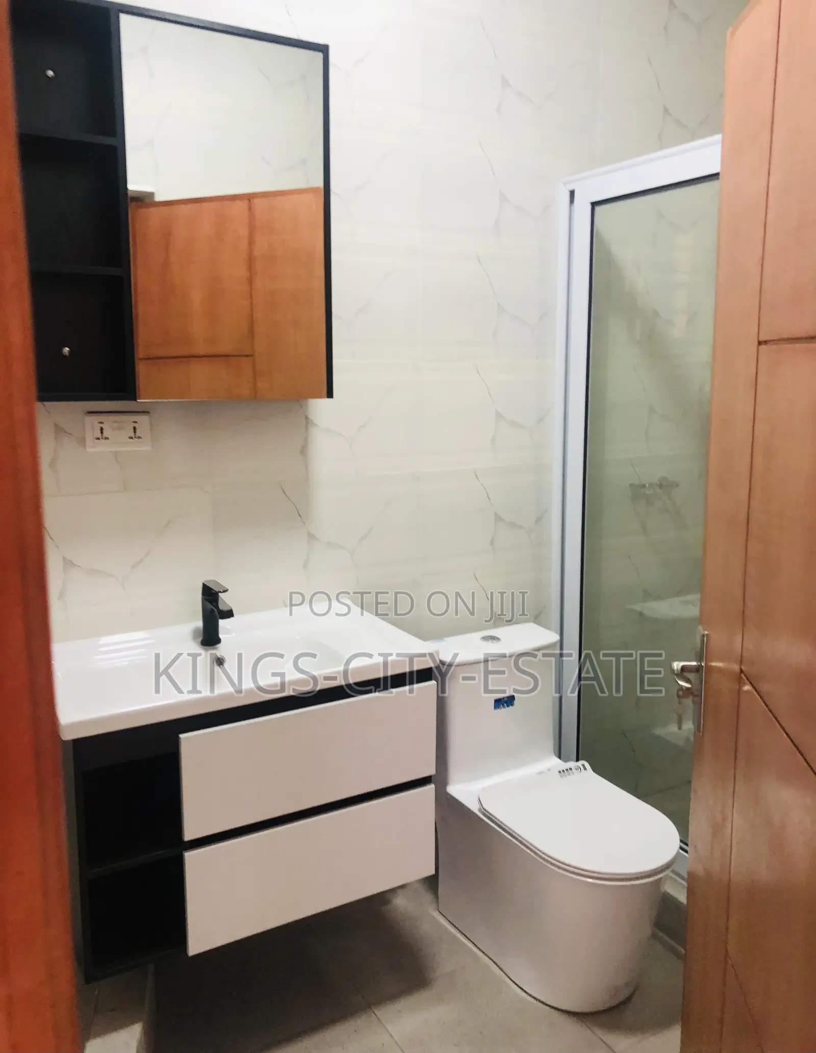 4bdrm House in Petroleum, Achimota for sale