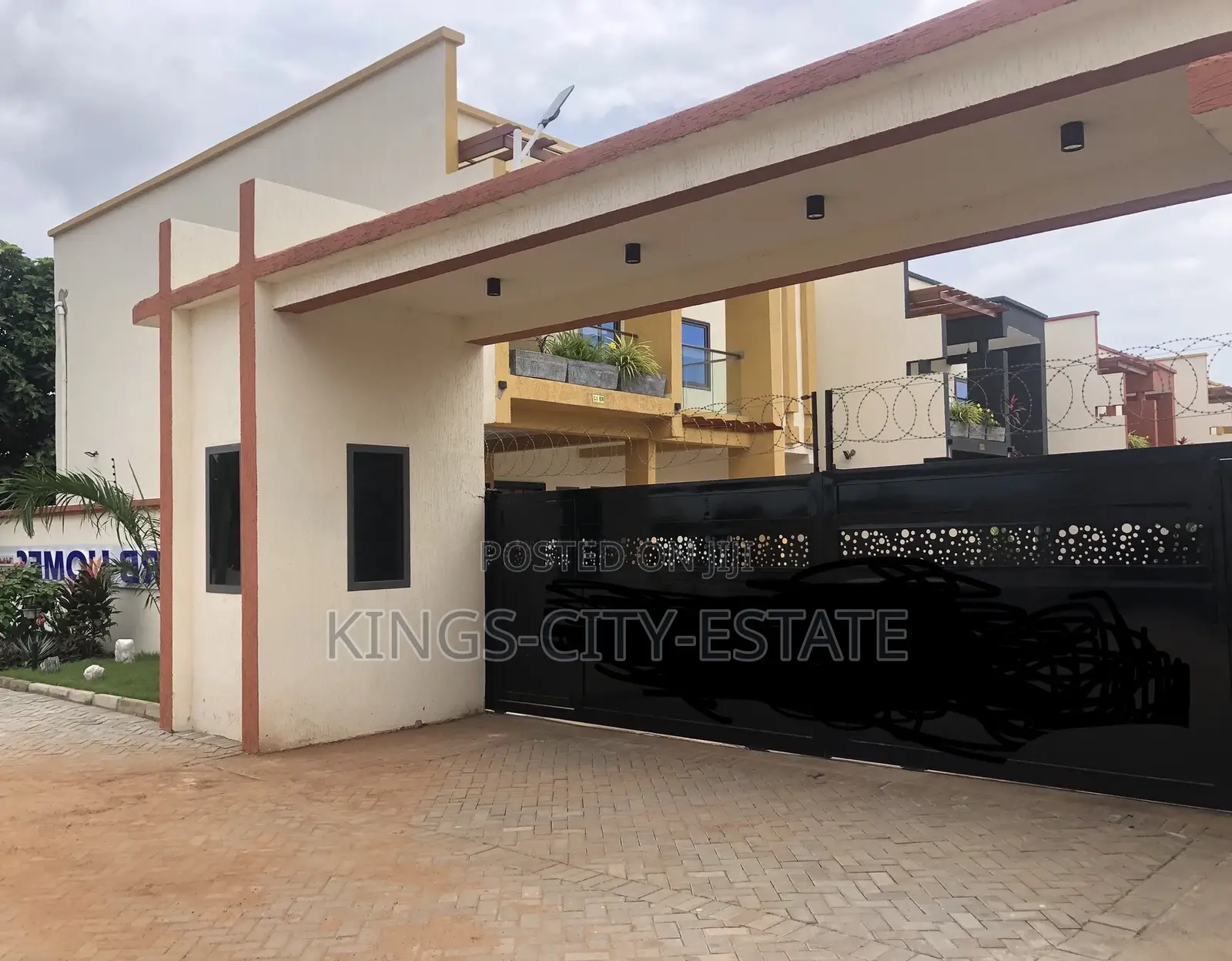 4bdrm House in Petroleum, Achimota for sale
