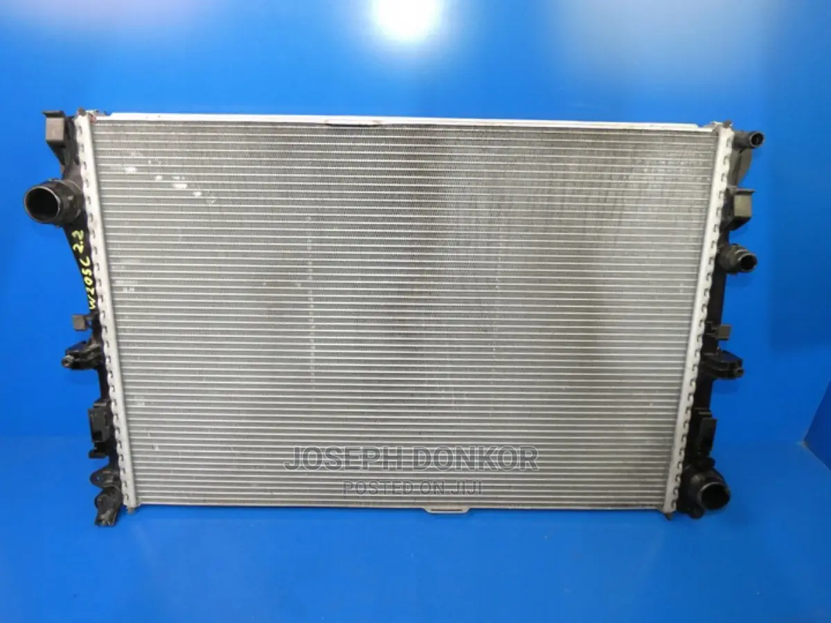 W205 C300 2015,2016,2017,2018,2019,2020 Radiator Tank