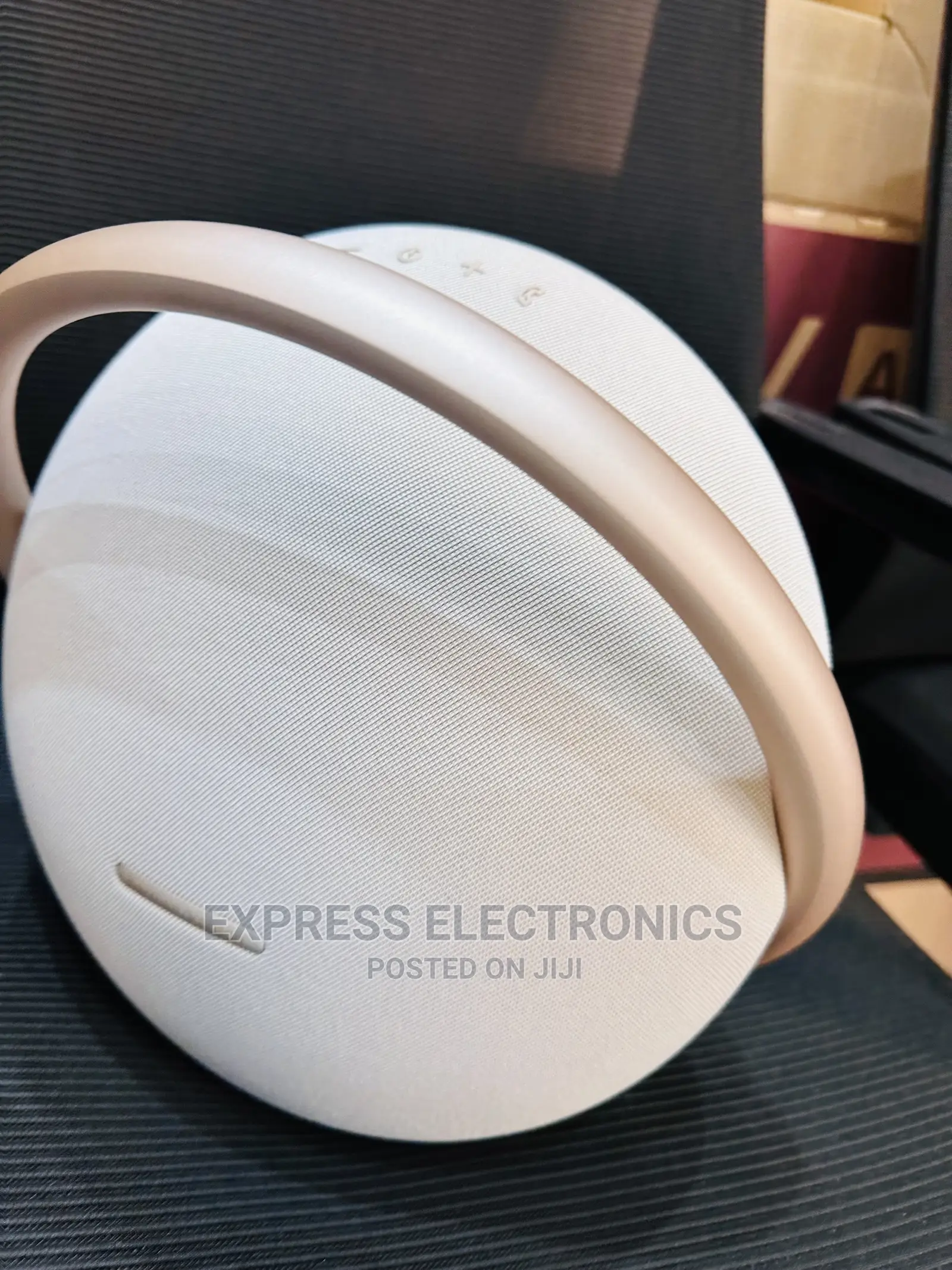 Fabulous Job Onyx 8 Studio Bluetooth Speaker