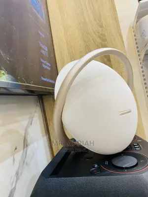 Classic Design Harman Kardon(Gold)Onyx Studio 8 Speaker,.