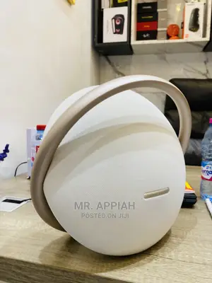 Fresh in in Box  Harman Kardon Onyx 8 Portable Speaker,Gold