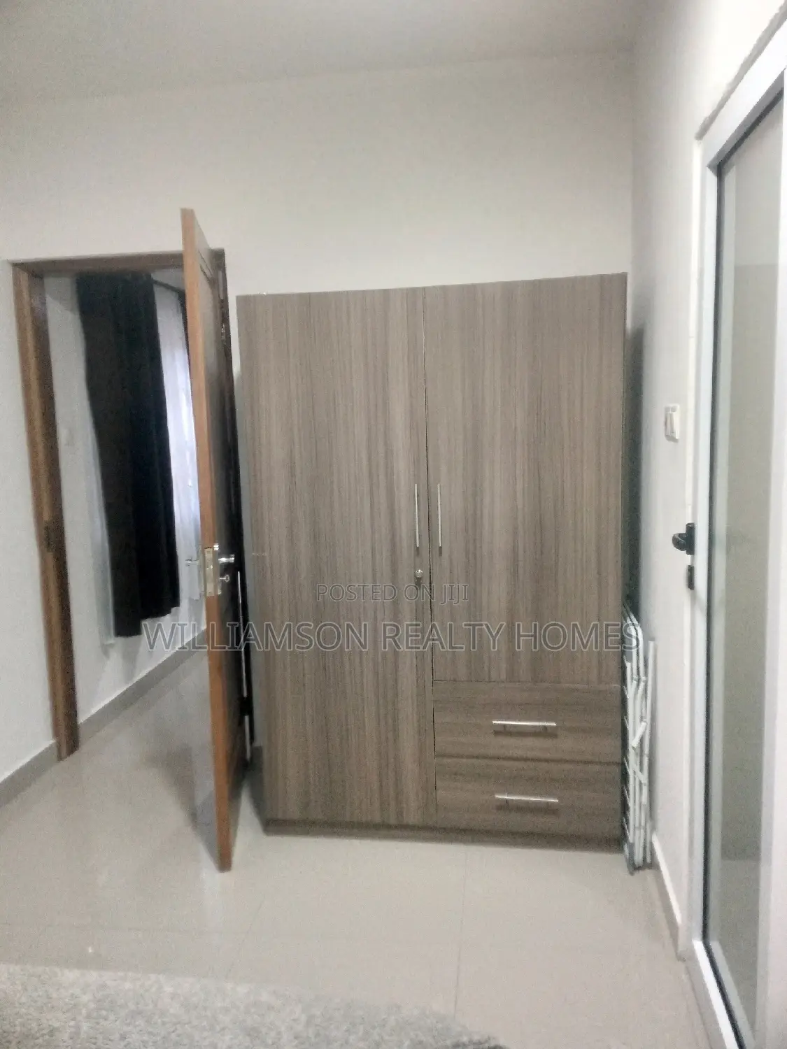 Luxury/Furnished Cham Hall Apt,Spintex